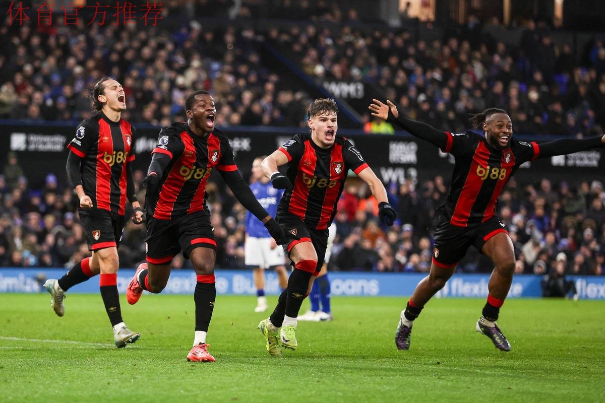 B费任意球世界波破门，曼联3-3扳平伯恩茅斯